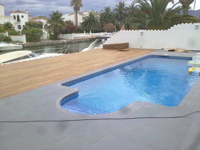 Fotografia tomada fuera de Daniserveis - Carpintero en Castelló d'Empúries, Girona