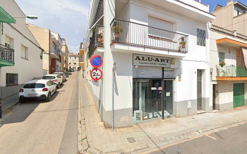 Fotografia tomada fuera de Alu Art - Carpintería metálica y de aluminio en Sant Pere de Ribes, Barcelona