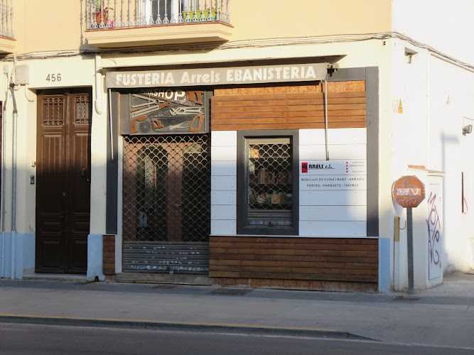 Fotografia tomada fuera de Fustería Arrels - Botiga d'armaris en Barcelona, Barcelona