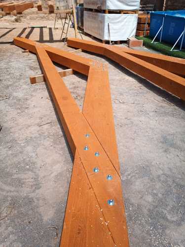 Fotografia tomada fuera de Maderas Hermanos Martínez S.L. - Establecimiento de venta de madera en Guix (El), Barcelona