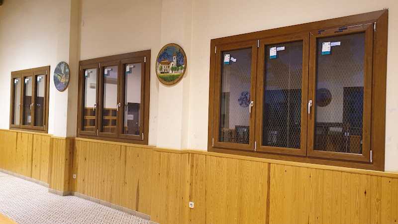 Fotografia tomada fuera de CERVERA alumini i vidre - Carpintería metálica y de aluminio en Sant Martí Sarroca, Barcelona