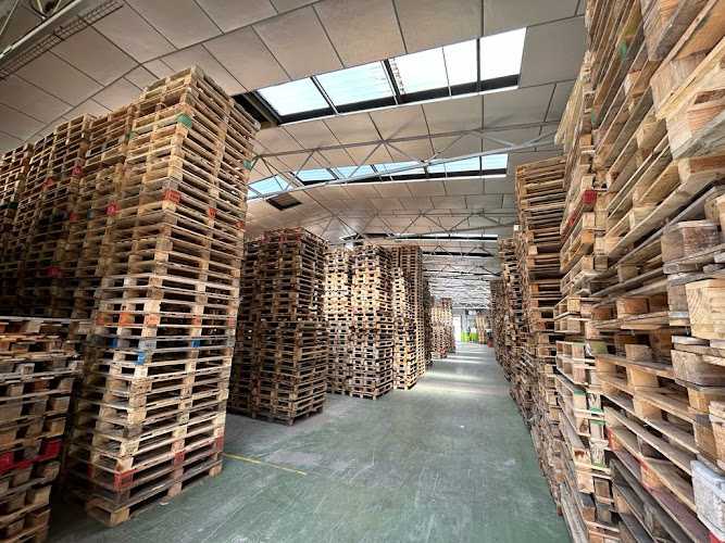 Fotografia tomada fuera de PALETS MALENA SLU - Establecimiento de venta de madera en Sant Sadurní d'Anoia, Barcelona