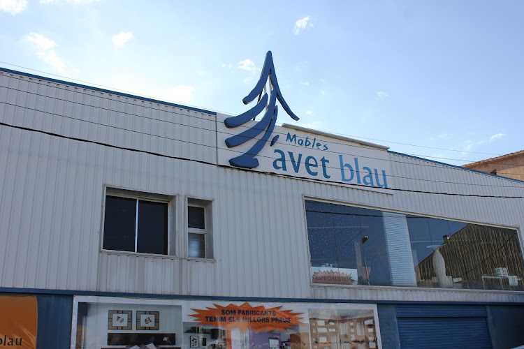 Fotografia tomada fuera de Muebles L'Avet Blau - Tienda de muebles en Sant Hilari Sacalm, Girona