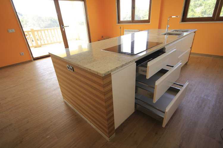 Fotografia tomada fuera de Arycem Carpintería - Carpintero en Narón, A Coruña