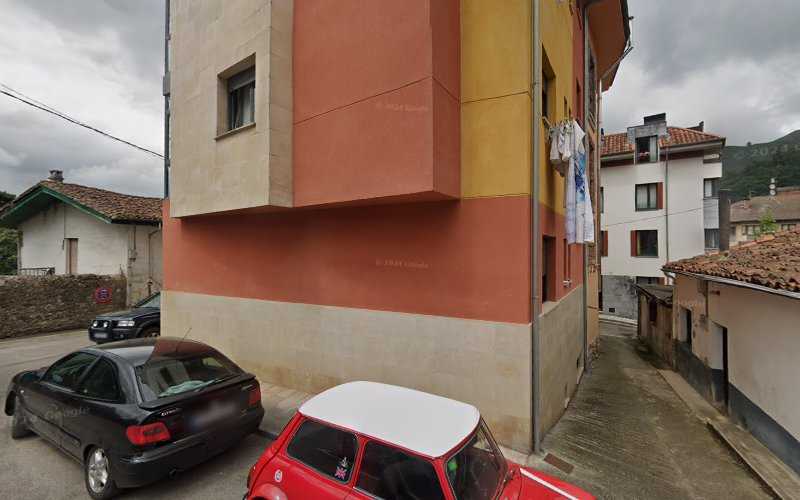 Fotografia tomada fuera de Ventanas Manuel San Martín - Carpintería metálica y de aluminio en Cangas de Onís, Asturias