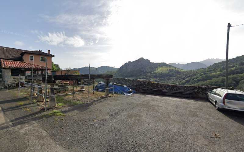 Fotografia tomada fuera de Santi Maderas - Carpintería en Pen, Asturias