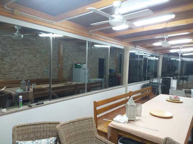 Fotografia tomada fuera de Aluminios Lemos - Carpintería metálica y de aluminio en Freixendo, Pontevedra