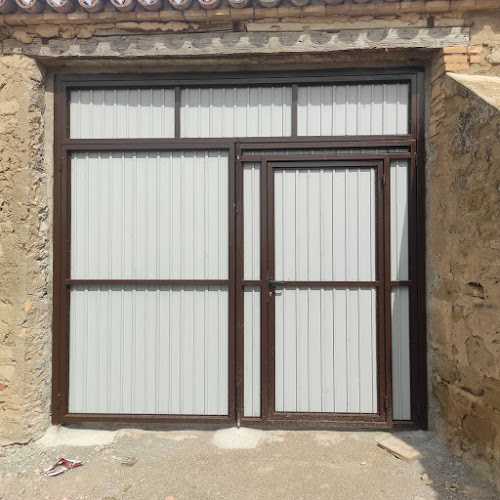 Fotografia tomada fuera de Talleres Lanuza Solans - Empresa de hierros y aceros en Huesca, Huesca