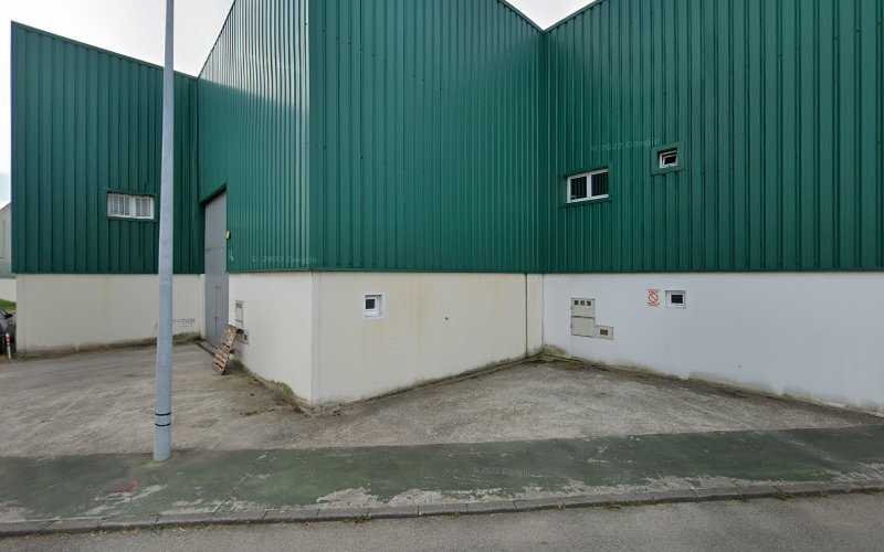 Fotografia tomada fuera de Carpinteria Santa Cruz - Carpintería metálica y de aluminio en Campos (Los), Asturias