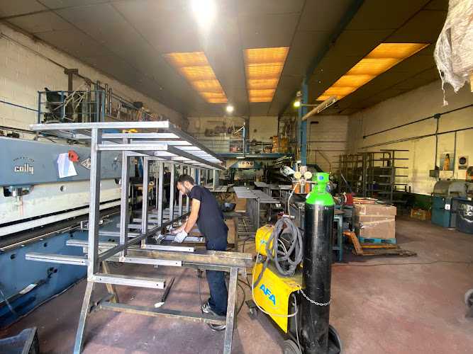 Fotografia tomada fuera de Talleres Moya - Carpintería metálica y de aluminio en Valencia, Valencia