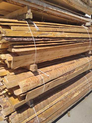 Fotografia tomada fuera de Maderas de Maria - Establecimiento de venta de madera en Regumiel de la Sierra, Burgos