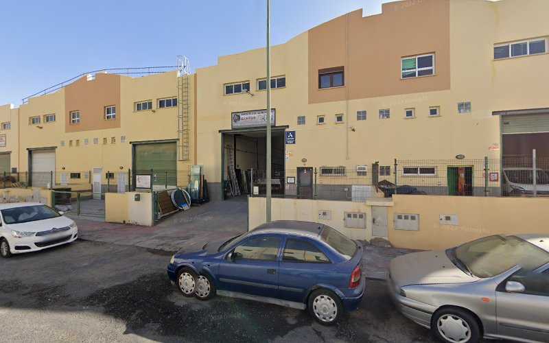 Fotografia tomada fuera de Aluminios Castillo - Carpintería metálica y de aluminio en Puerto del Rosario, Las Palmas