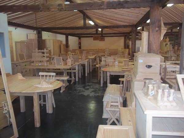 Fotografia tomada fuera de Muebles Don Brico - Tienda de muebles de pino en Puerto del Rosario, Las Palmas