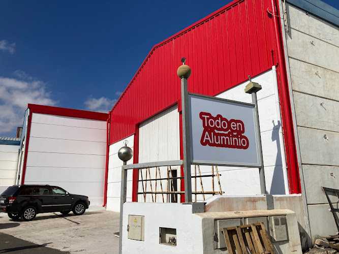 Fotografia tomada fuera de Todoenaluminio - Carpintería metálica y de aluminio en Puerto del Rosario, Las Palmas