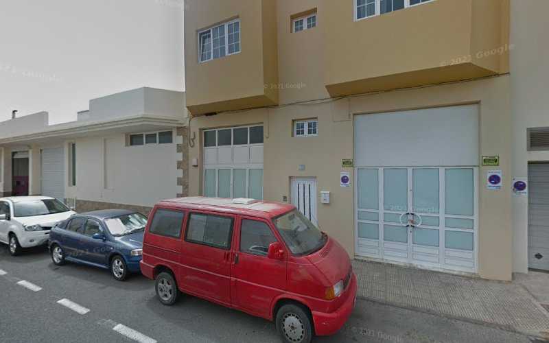 Fotografia tomada fuera de Aluminios Fuerteventura - Carpintería metálica y de aluminio en Puerto del Rosario, Las Palmas