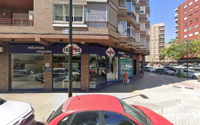 Fotografia tomada fuera de Aravin - Carpintero en Barrio Delicias, Zaragoza