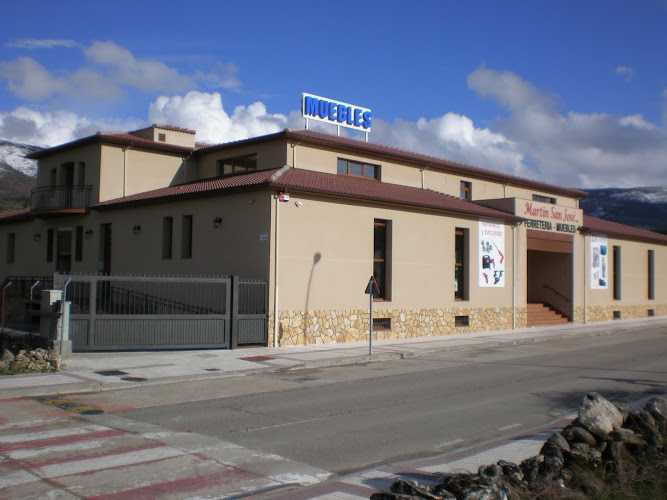 Fotografia tomada fuera de Muebles Martín San José, S.A. en Prádena (Segovia) - Tienda de muebles en Prádena, Segovia