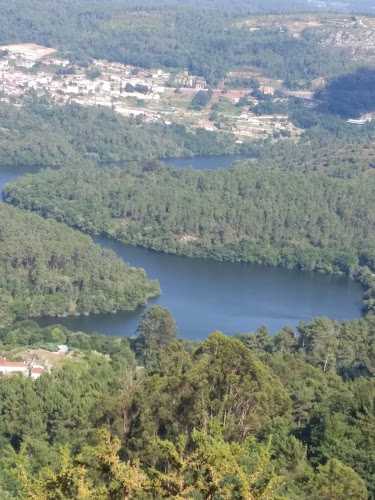 Fotografia tomada fuera de Ebanisteria Alvarez Carpintero - Empresa de instalación de escaleras en Cortegada, Orense