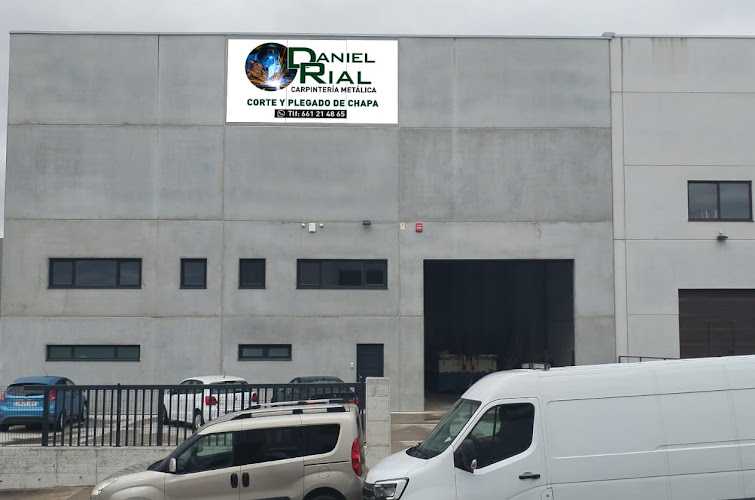 Fotografia tomada fuera de DR METAL SL Carpintería metálica Daniel Rial Buño - Carpintería metálica y de aluminio en A Laracha, A Coruña