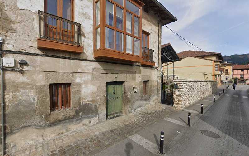 Fotografia tomada fuera de Carpintería De Madera Carmelo Echerria - Tienda de armarios en San Martin, Vizcaya