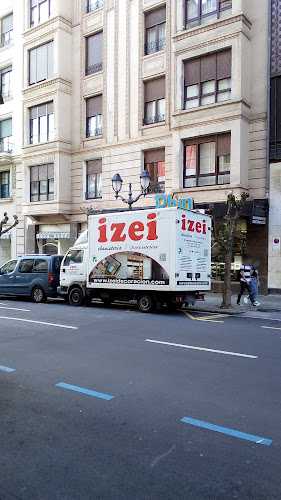 Fotografia tomada fuera de Ebanistería Izeí s.l - Tienda de armarios en Durango, Vizcaya