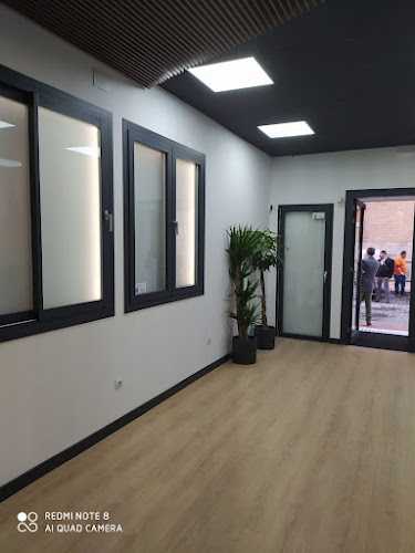 Fotografia tomada fuera de Grupo Garros Ventanas - Carpintería metálica y de aluminio en Zaragoza, Zaragoza