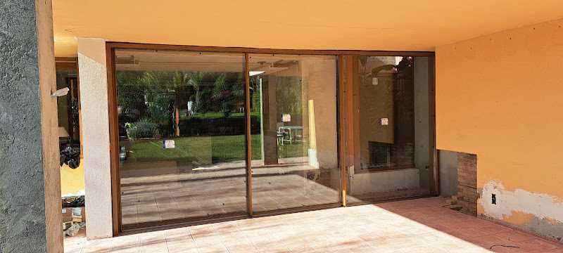 Fotografia tomada fuera de METALTEKA CARPINTERIA ALUMINIO - Carpintería metálica y de aluminio en Bonrepòs i Mirambell, Valencia