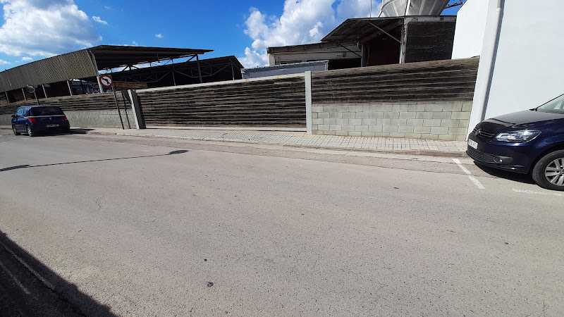 Fotografia tomada fuera de Fusteria Gifreu - Carpintero en Madà, Girona