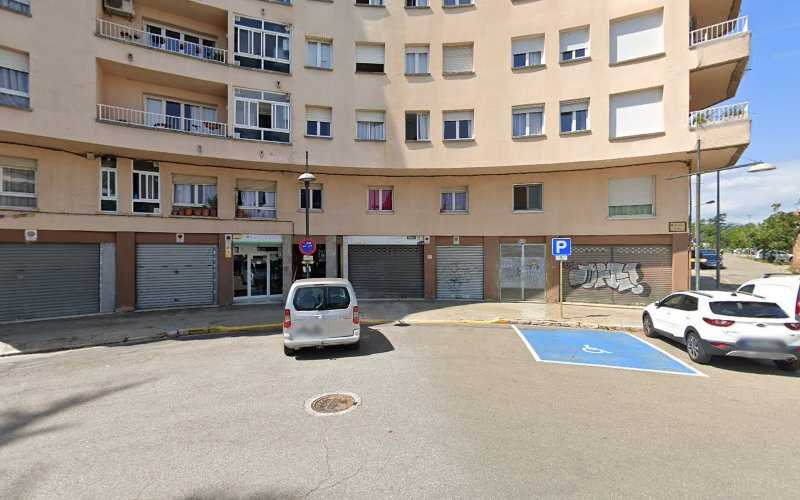 Fotografia tomada fuera de Finestres Lluís - Carpintería metálica y de aluminio en Salt, Girona