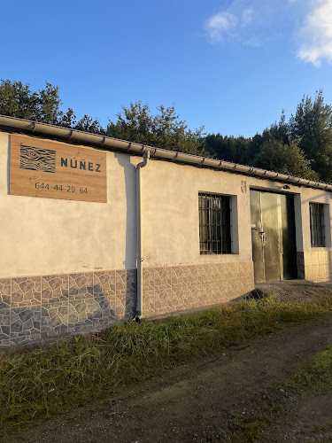 Fotografia tomada fuera de Carpintería Núñez - Carpintería en Barreres, Asturias