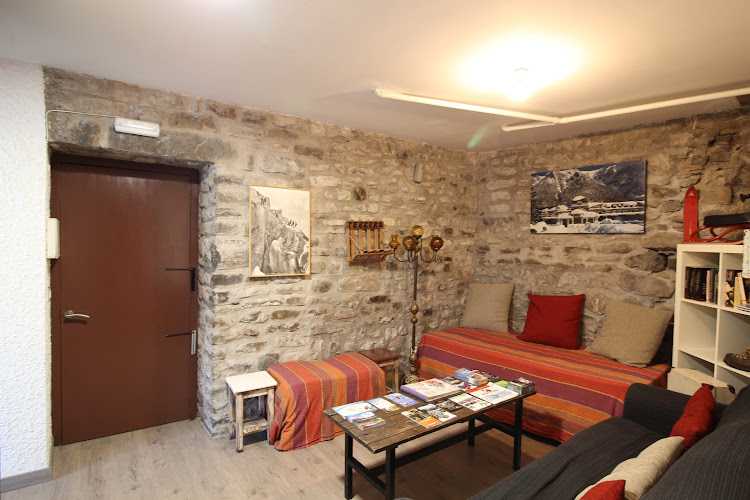 Fotografia tomada fuera de Tritón - Albergue | Restaurante - restaurantes en Villanúa, Huesca