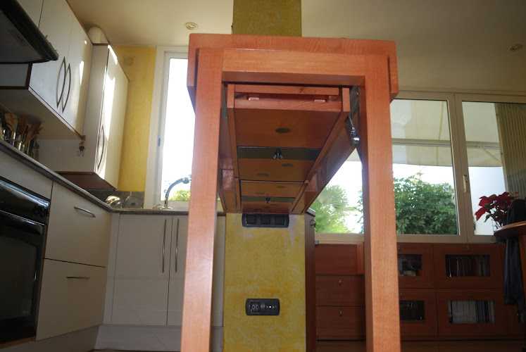 Fotografia tomada fuera de Fusteria J Vidal - Fusteria en Calafell, Tarragona