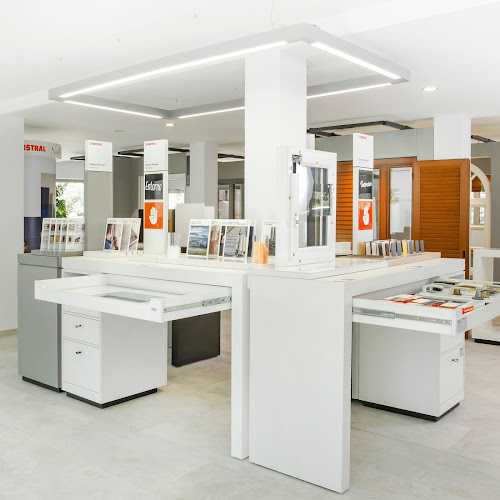 Fotografia tomada fuera de Finstral Studio Tarragona - Ventanas, Puertas, Acristalamientos - Fensteranbieter en Vallmoll, Tarragona