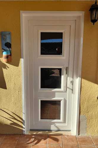 Fotografia tomada fuera de Aluminio y Pvc Moya - Metal·listeria en Reus, Tarragona