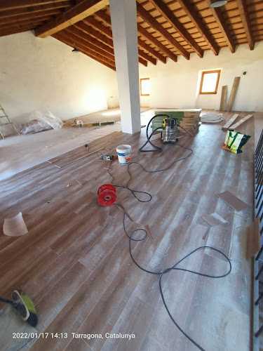 Fotografia tomada fuera de instalador de carpinteria LINO - Carpintero en Valls, Tarragona