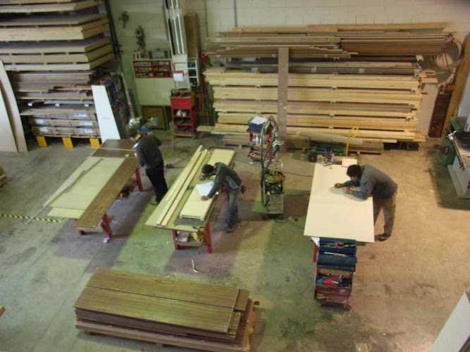 Fotografia tomada fuera de FUSTERIA-EBENISTERIA R.CANO, S.L. - Carpintería en Figueres, Girona