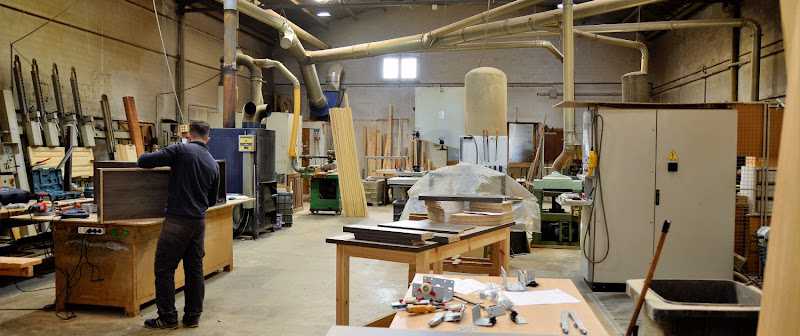 Fotografia tomada fuera de Fusteria Henares - Fabricant de mobles en Figueres, Girona