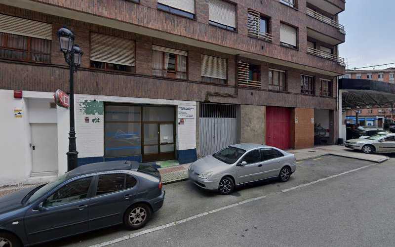 Fotografia tomada fuera de NOVEDADES Y ACCESORIOS CARPINTERIA SL - Tienda de suministros para trabajar la madera en Oviedo, Asturias