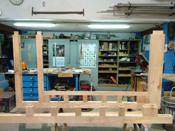 Fotografia tomada fuera de Carpintería Envic - Carpintero en Lugones, Asturias