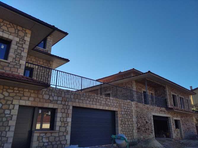 Fotografia tomada fuera de Talleres Vivancos S L - Carpintería metálica y de aluminio en Huerta de Rey, Burgos