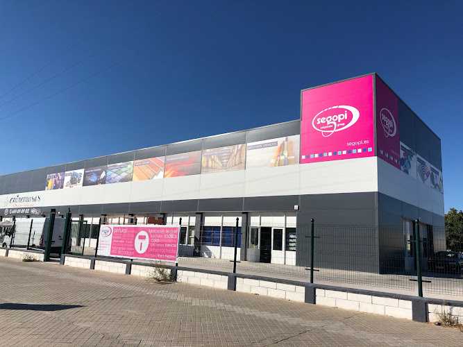 Fotografia tomada fuera de Segopi Aranda de Duero | Tienda de pinturas y maquinaria - Tienda de pinturas en Aranda de Duero, Burgos