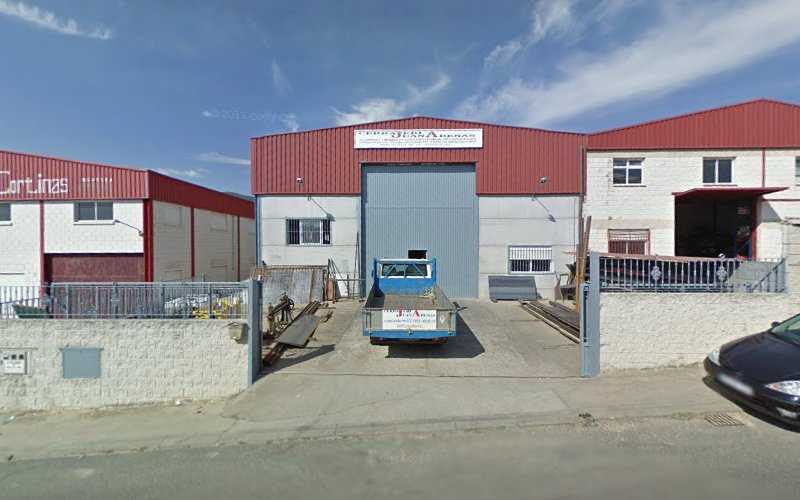 Fotografia tomada fuera de Juan Arena Saugara - Carpintería metálica y de aluminio en Sotillo de la Adrada, Ávila