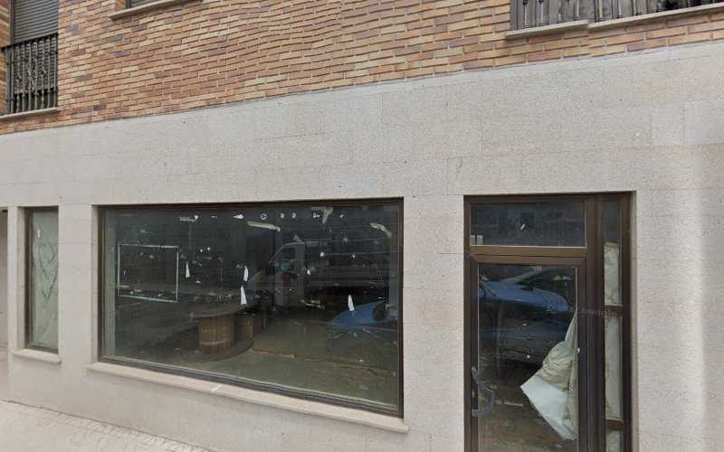 Fotografia tomada fuera de Aluminios Pepe - Carpintería metálica y de aluminio en Sotillo de la Adrada, Álava