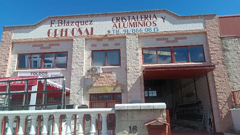Fotografia tomada fuera de Gredosal. Cristaleria y aluminios - Carpintería metálica y de aluminio en Sotillo de la Adrada, Ávila