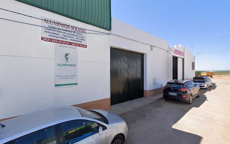 Fotografia tomada fuera de Aluminios solana - Carpintería metálica y de aluminio en Solana de los Barros, Badajoz