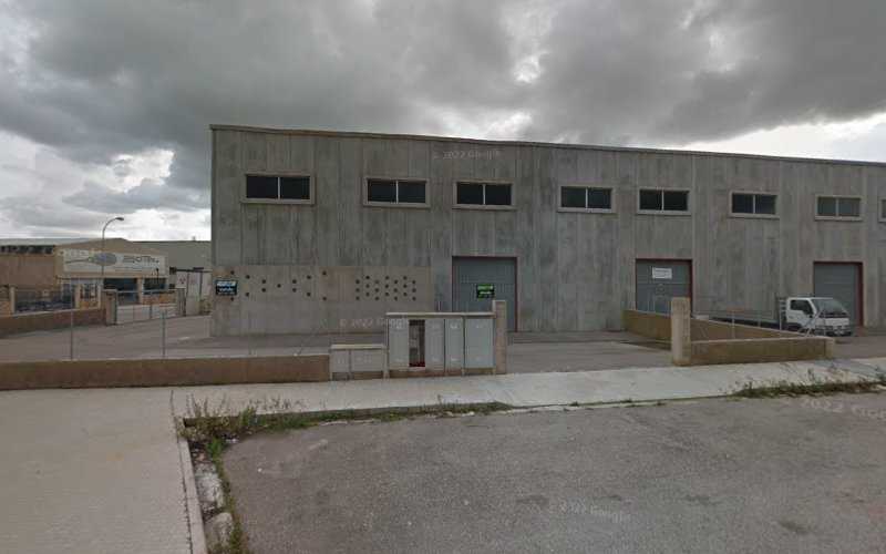 Fotografia tomada fuera de Fusteria Juan F. Molina - Carpintería en Santa Maria del Camí, Baleares