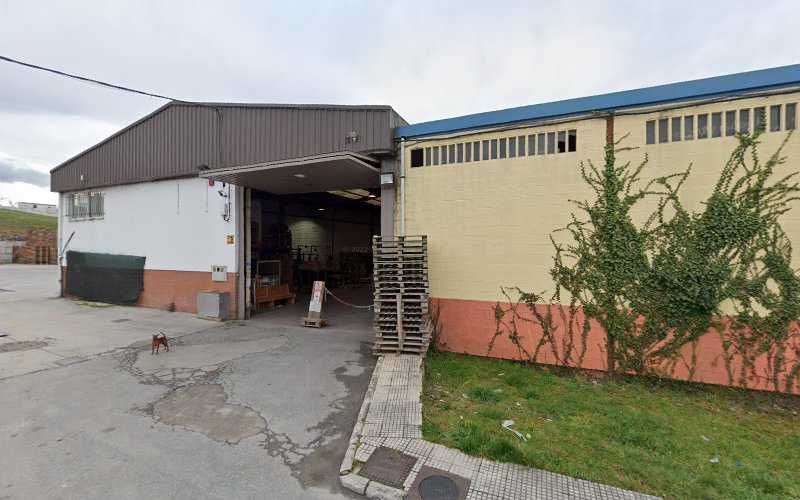 Fotografia tomada fuera de Maderas Navelgas SL - Fábrica en Belga (La), Asturias