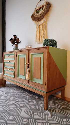 Fotografia tomada fuera de Madera y cuerda Mallorca (MyC) - Tienda de muebles antiguos en Santa Maria del Camí, Baleares