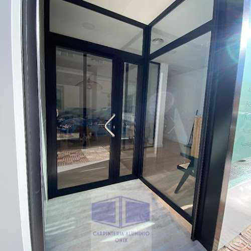Fotografia tomada fuera de Carpintería aluminio onix - Ventana de aluminio en La Mojonera, Almería