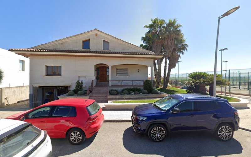 Fotografia tomada fuera de Fusteria i Ebenisteria Puignou - Ebanista en Puigpelat, Tarragona